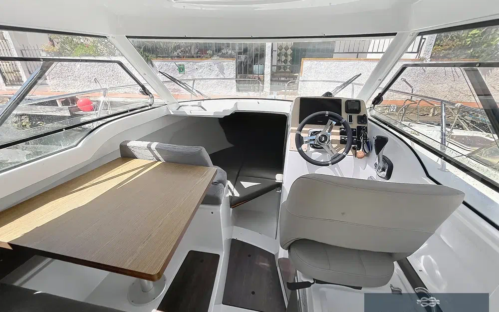 slider 2 Beneteau Antares 7 OB