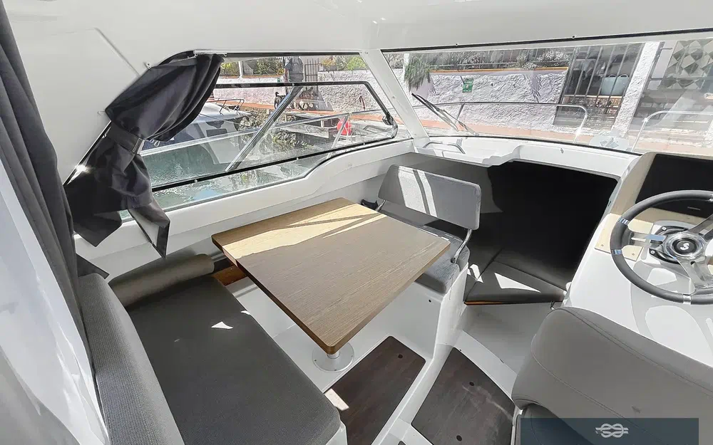 slider 4 Beneteau Antares 7 OB