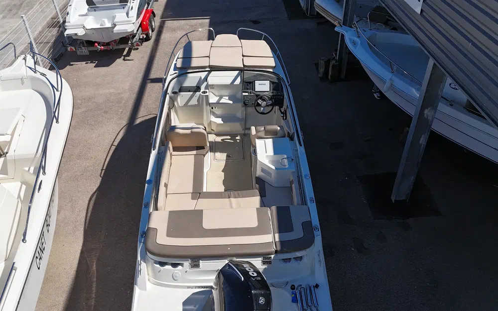 slider 3 Bayliner VR6 Cuddy