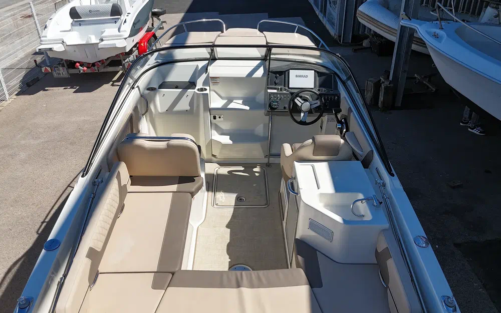 slider 4 Bayliner VR6 Cuddy