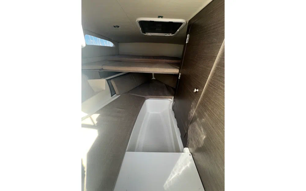 slider 6 Bayliner VR6 Cuddy