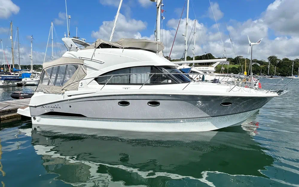 slider 0 Beneteau Antares 36