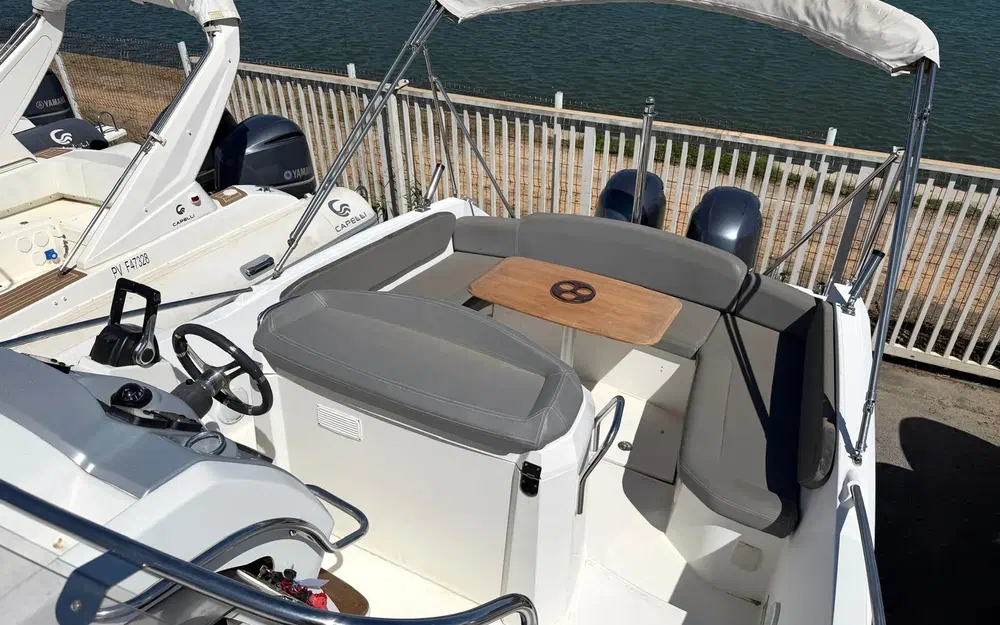 slider 9 Beneteau Flyer 850 Sun Deck