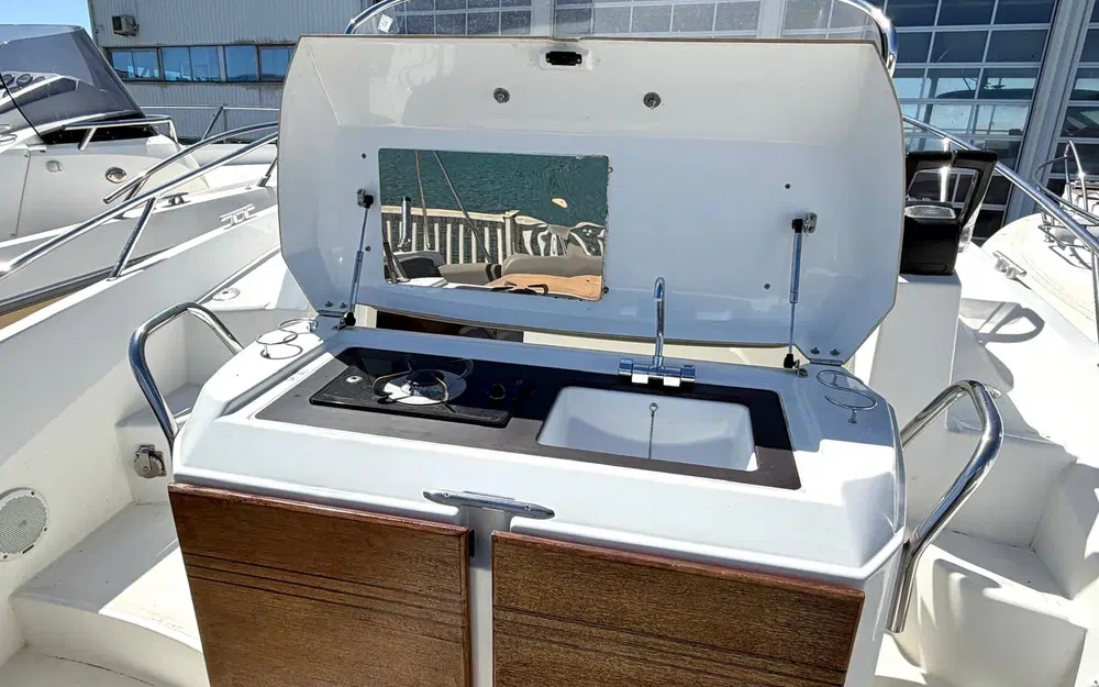 slider 4 Beneteau Flyer 850 Sun Deck