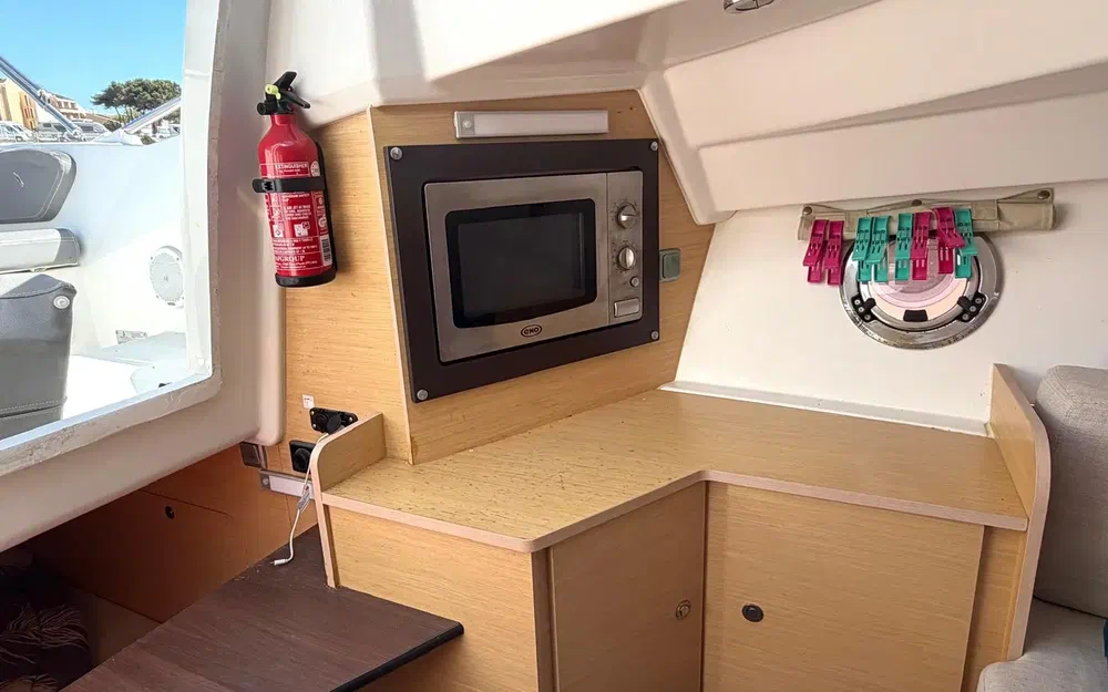 slider 6 Beneteau Flyer 850 Sun Deck