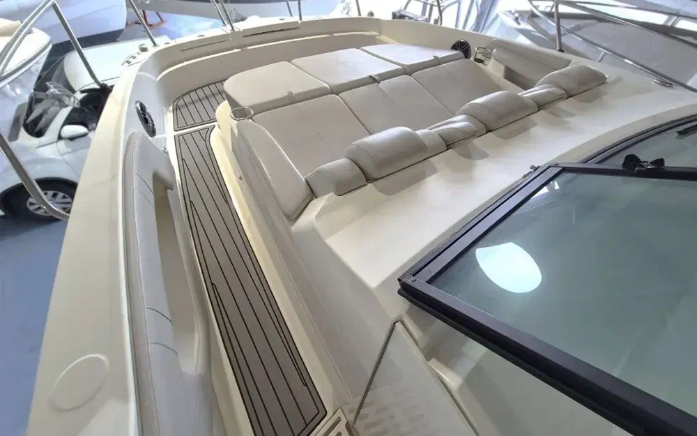 slider 4 Sea Ray 320 Sundancer