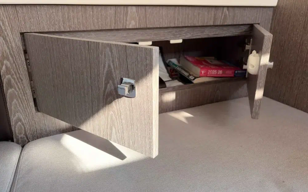 slider 21 Capelli Tempest 40