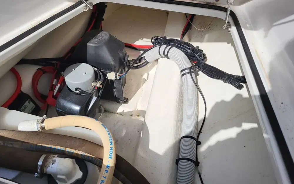 slider 9 Axopar 28 Open