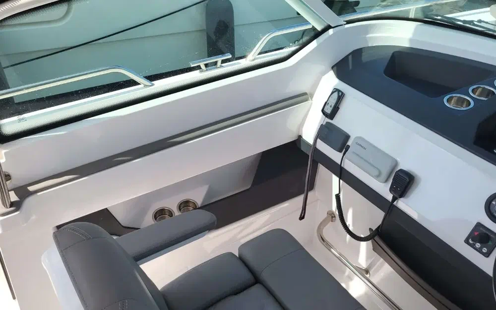 slider 16 Axopar 28 Open