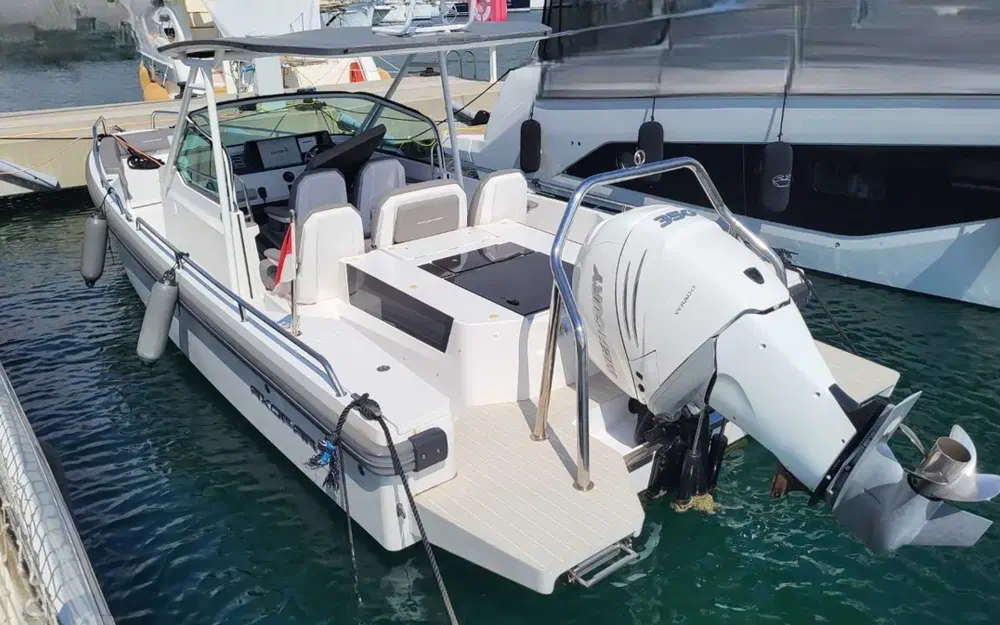 slider 1 Axopar 28 Open