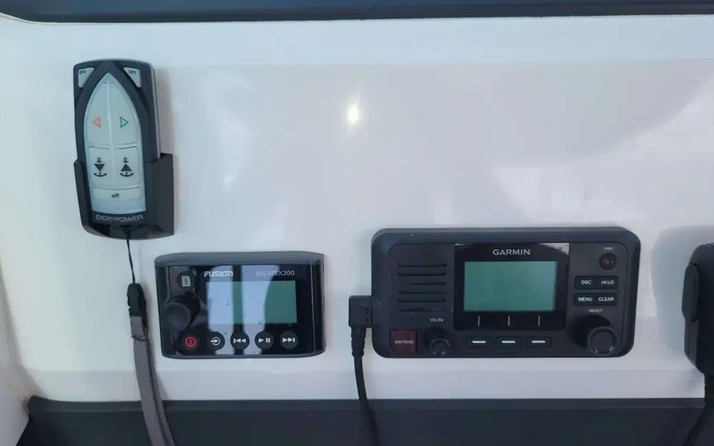 slider 19 Axopar 28 Open