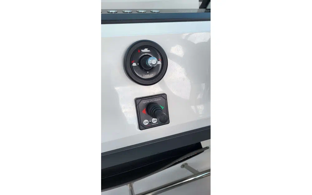 slider 20 Axopar 28 Open