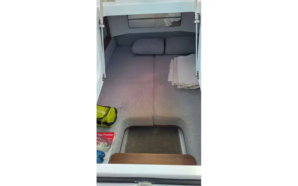 slider 21 Axopar 28 Open