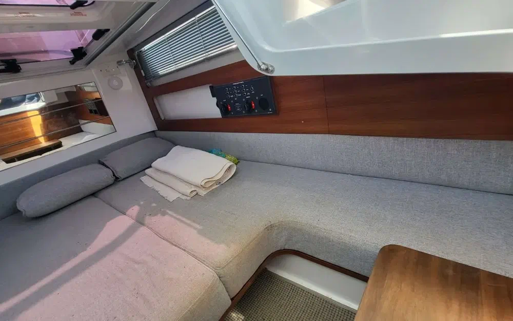 slider 22 Axopar 28 Open