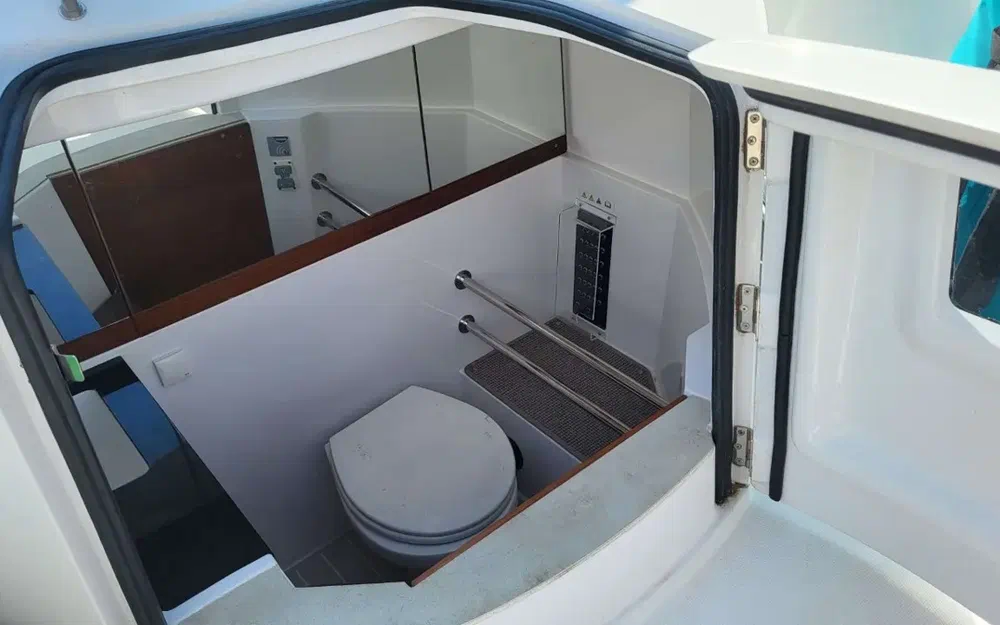 slider 23 Axopar 28 Open