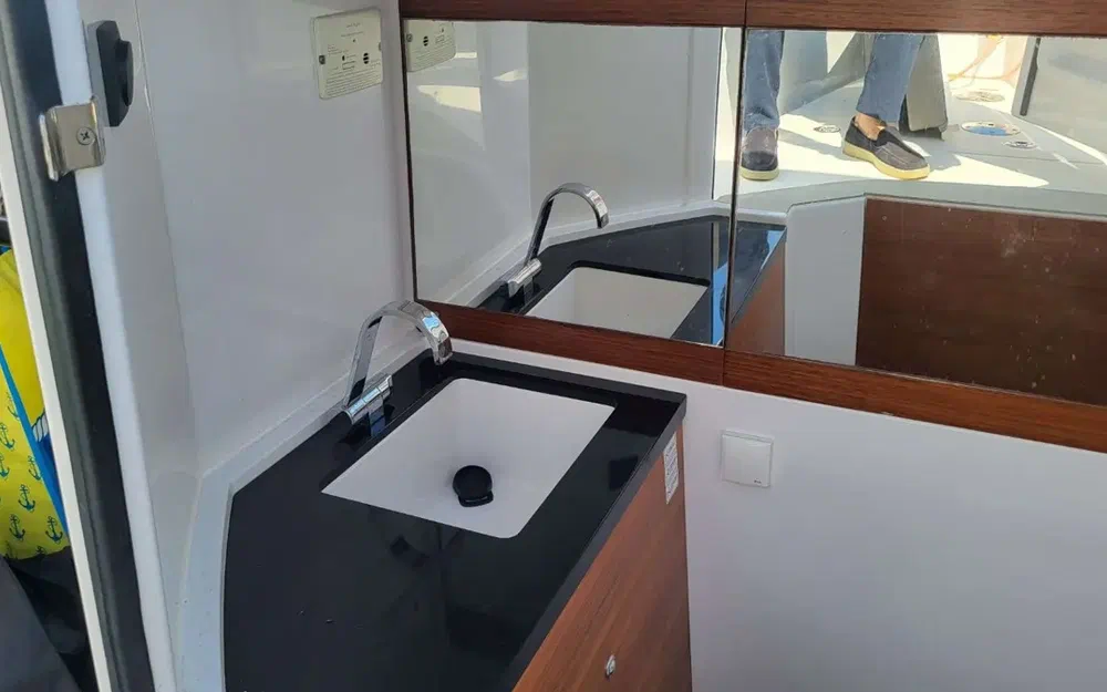 slider 24 Axopar 28 Open