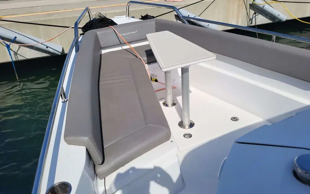 slider 2 Axopar 28 Open