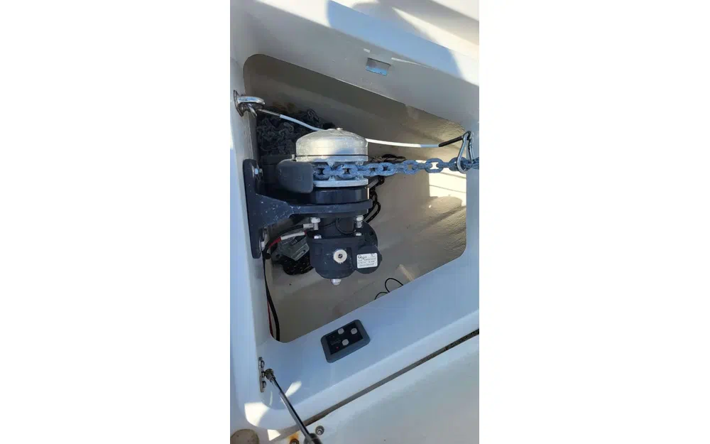 slider 31 Axopar 28 Open