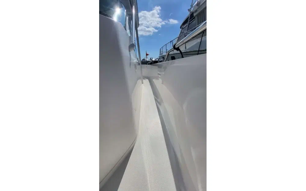 slider 34 Axopar 28 Open