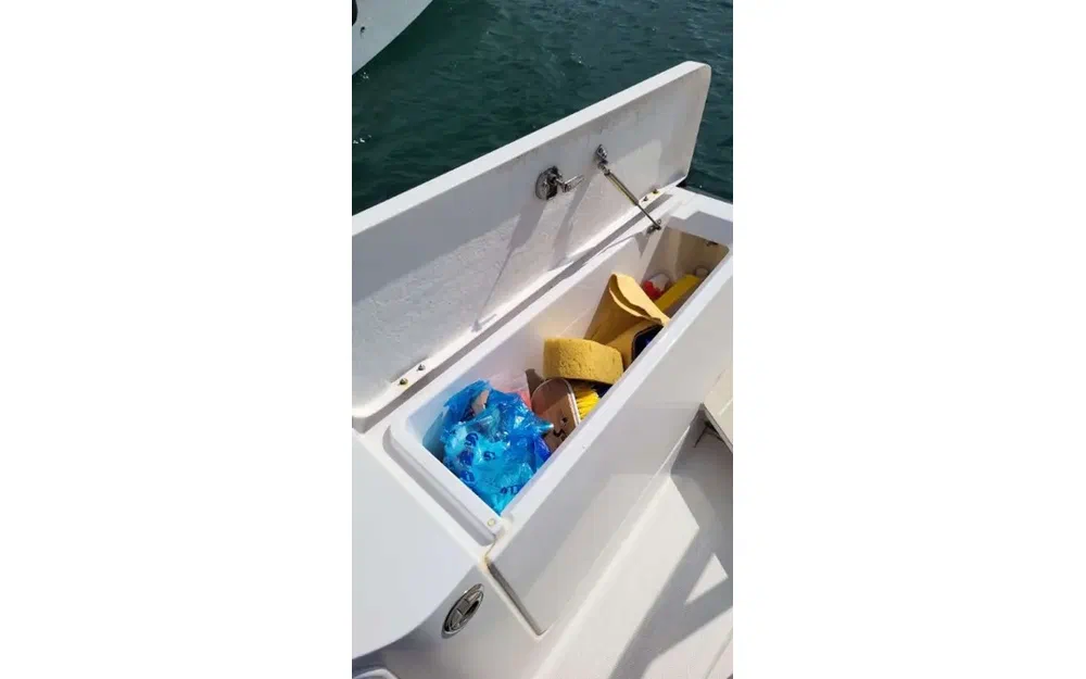 slider 36 Axopar 28 Open