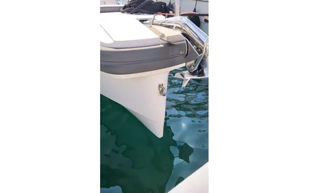 slider 37 Axopar 28 Open