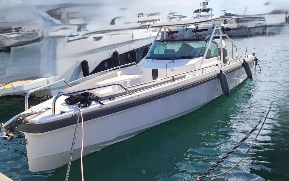 slider 3 Axopar 28 Open