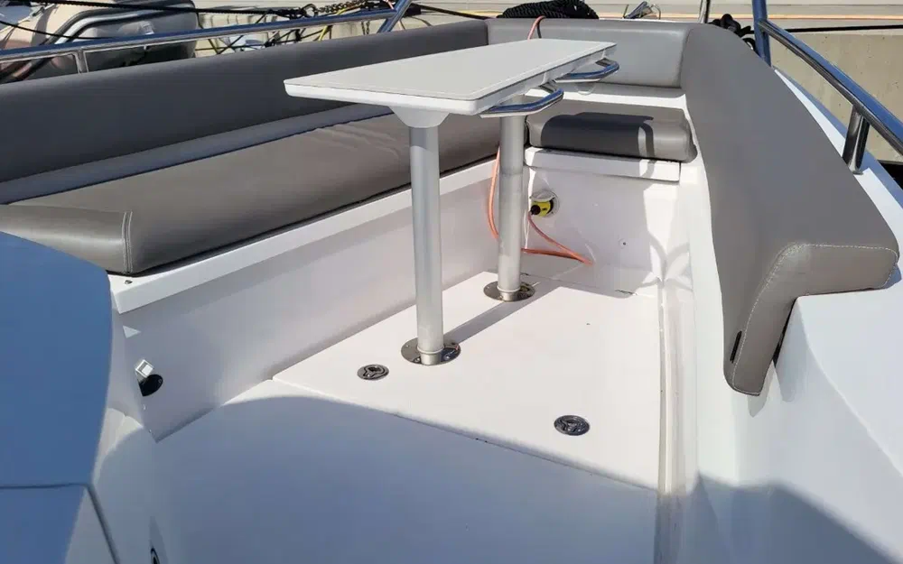 slider 7 Axopar 28 Open