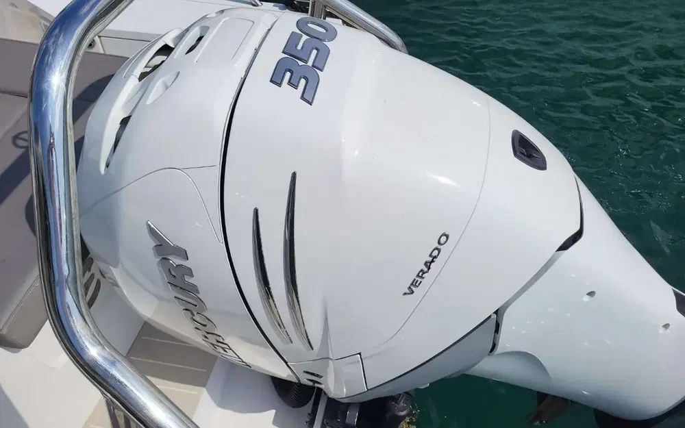 slider 8 Axopar 28 Open