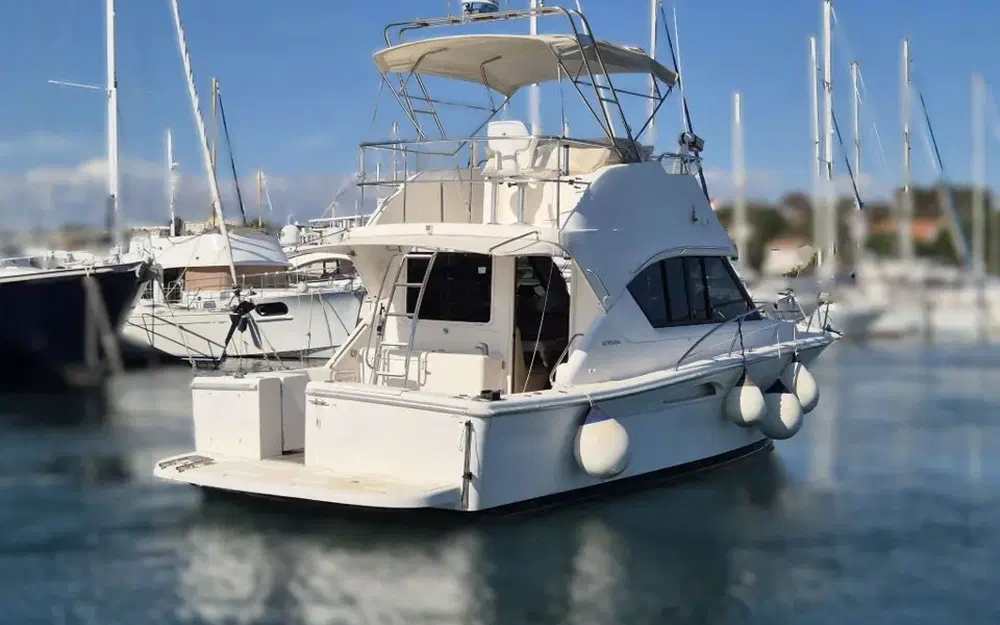 slider 1 Riviera 3350 Convertible