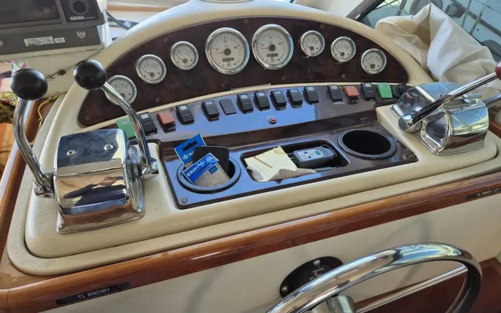 slider 24 Riviera 3350 Convertible