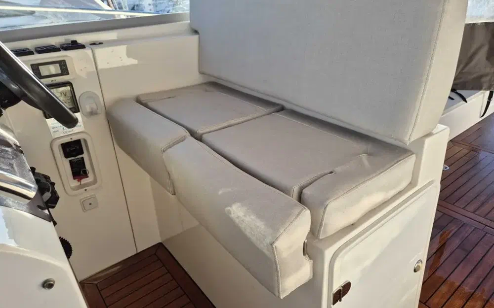 slider 8 Sealine SC 35