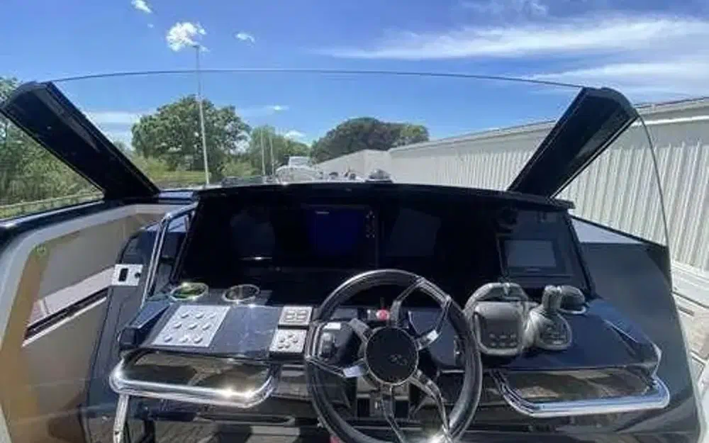 slider 3 Fjord 44 Open