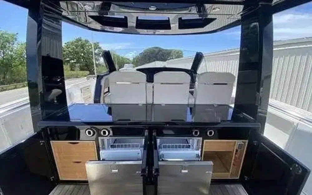 slider 5 Fjord 44 Open