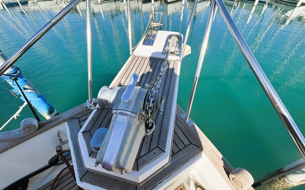 slider 9 Grand Banks 42 Classic