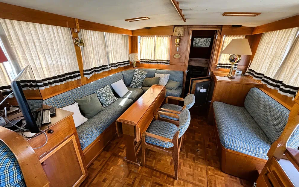 slider 10 Grand Banks 42 Classic