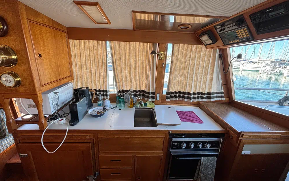 slider 12 Grand Banks 42 Classic