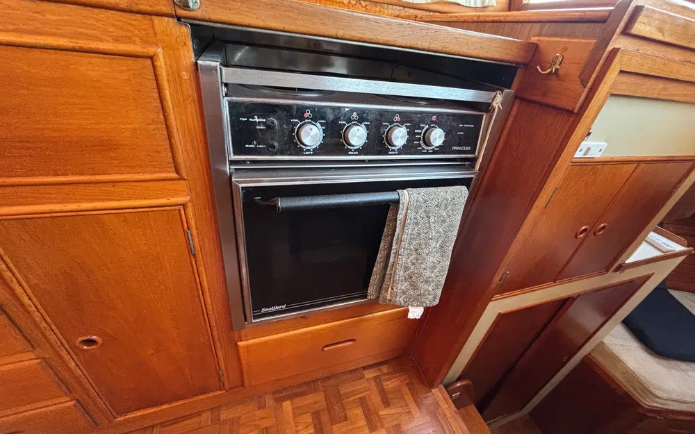 slider 18 Grand Banks 42 Classic