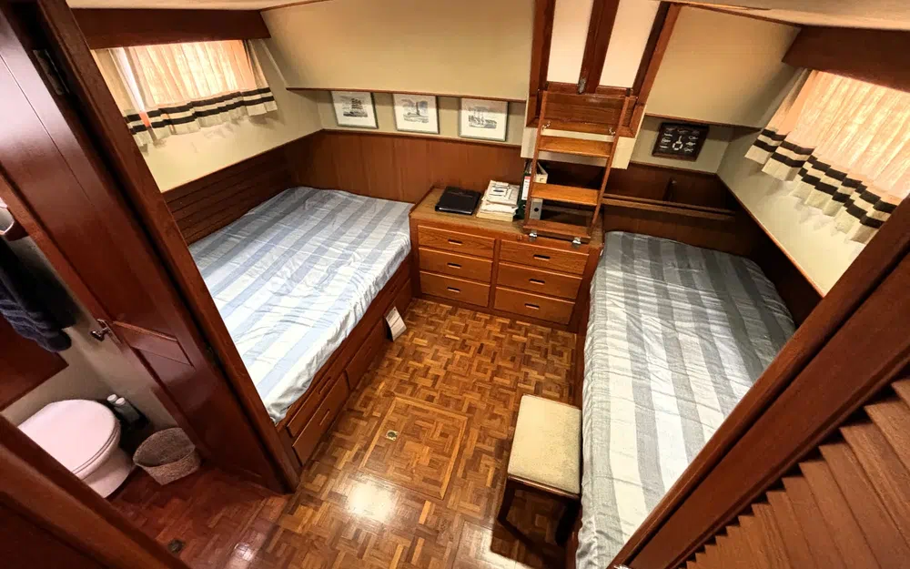 slider 20 Grand Banks 42 Classic