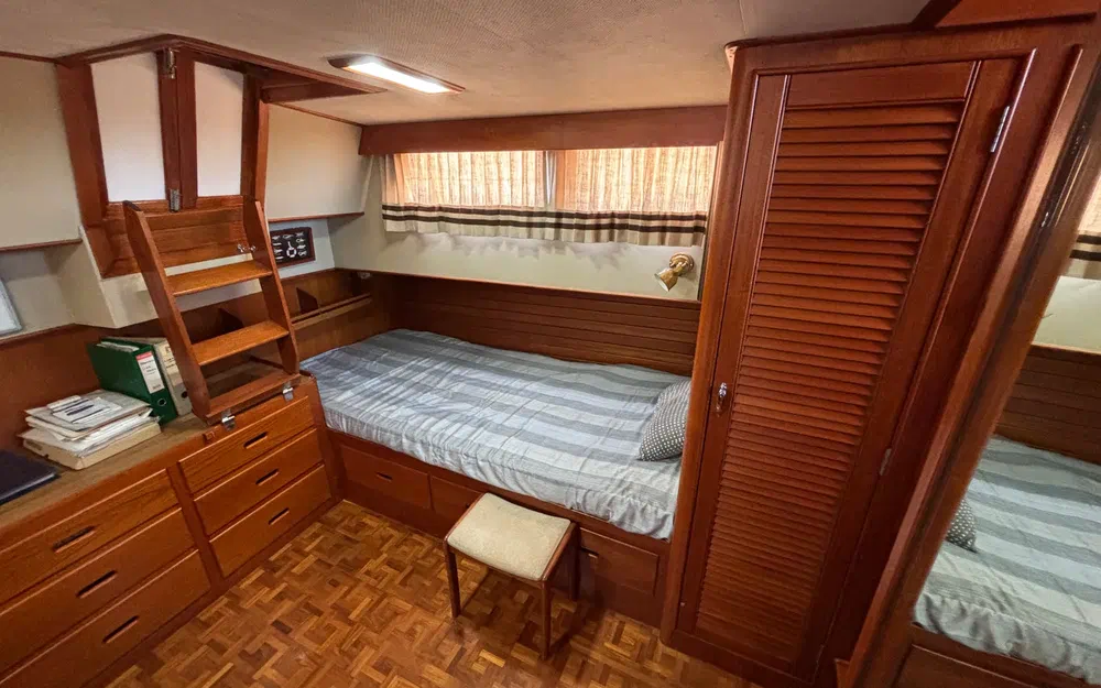 slider 23 Grand Banks 42 Classic