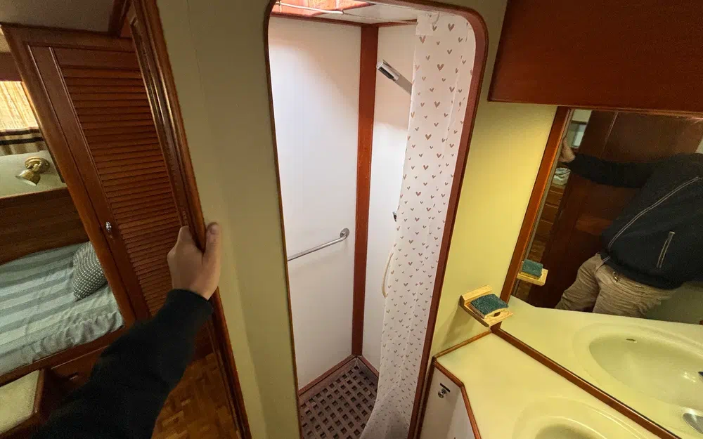 slider 25 Grand Banks 42 Classic