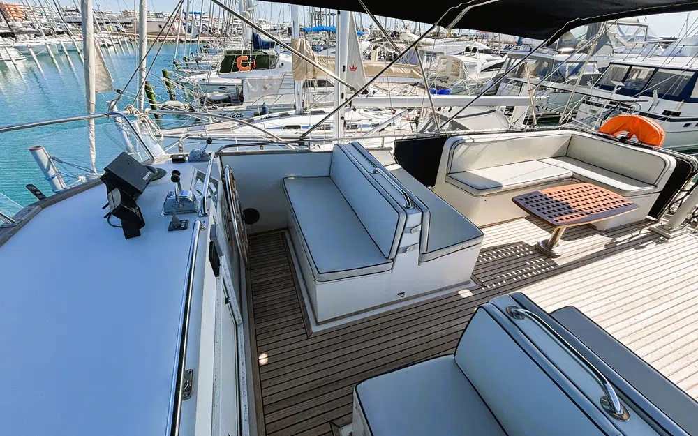 slider 4 Grand Banks 42 Classic