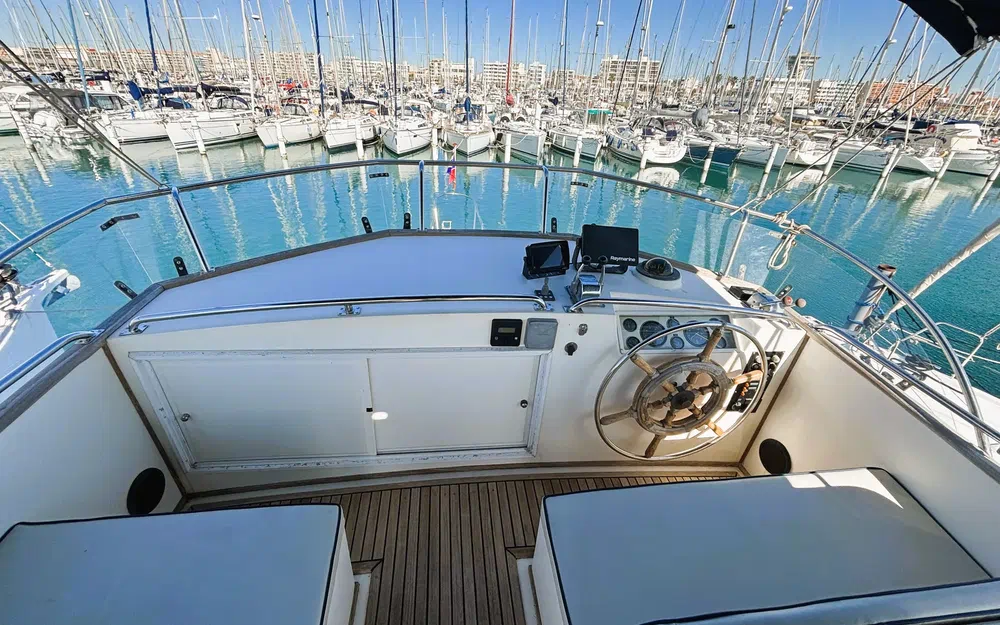 slider 6 Grand Banks 42 Classic