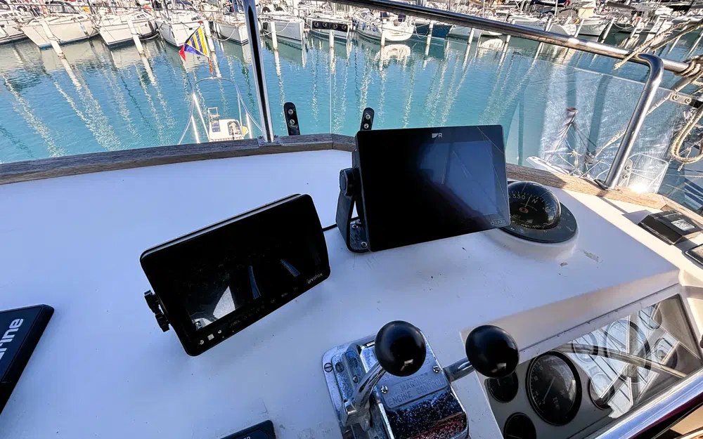 slider 7 Grand Banks 42 Classic