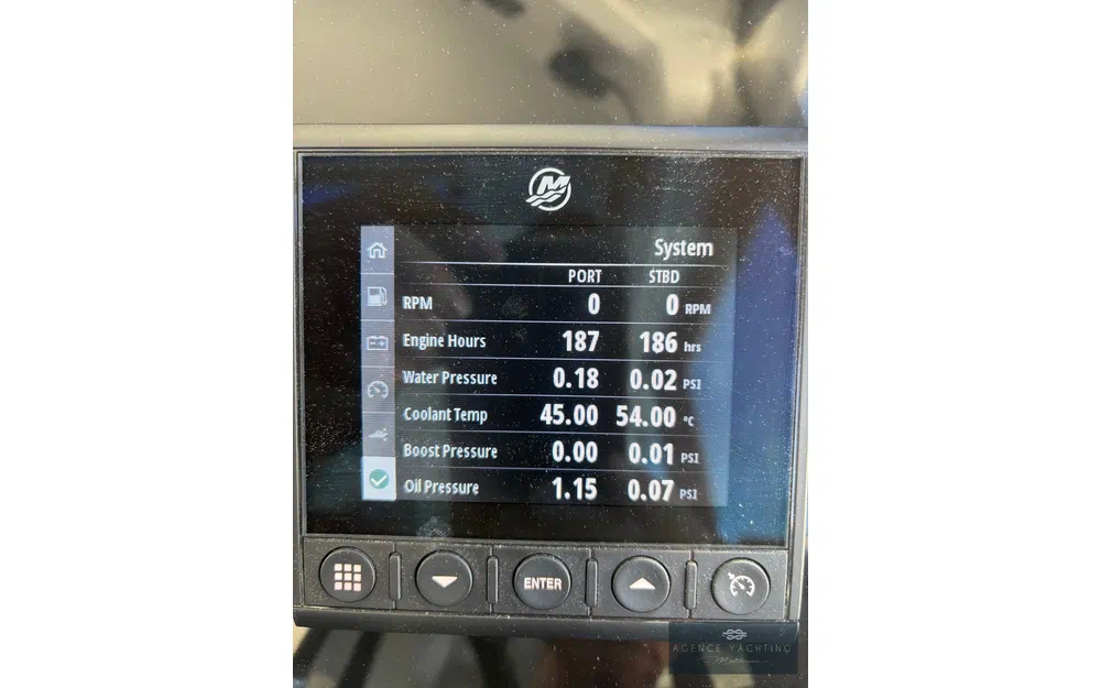 slider 37 Jeanneau Merry Fisher 1095