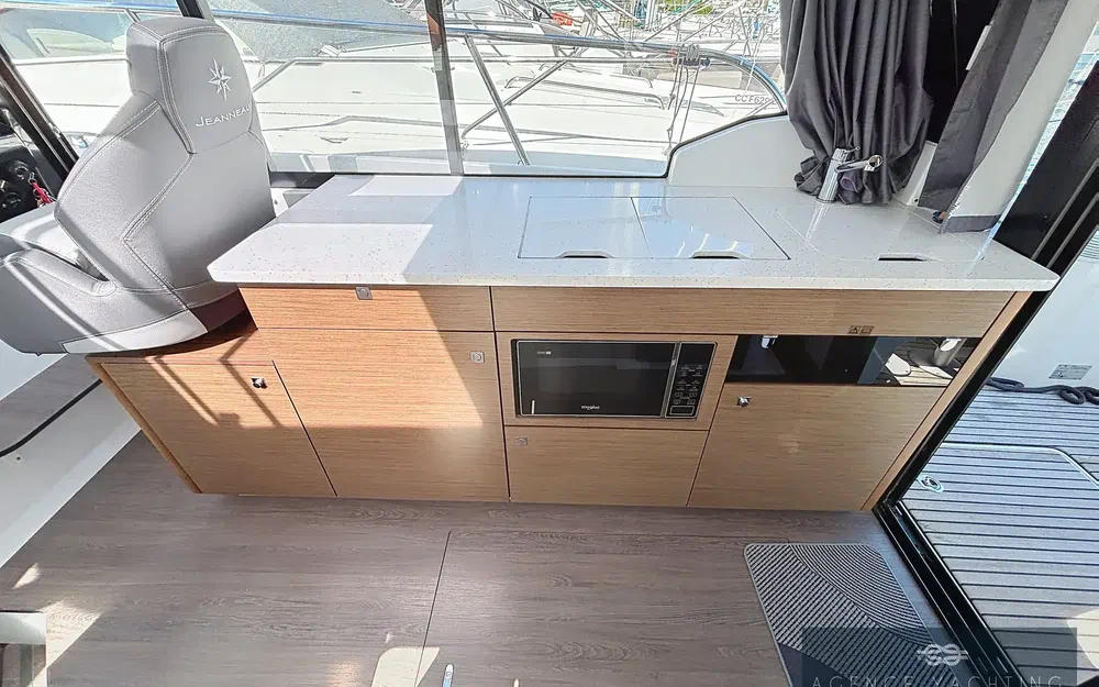 slider 5 Jeanneau Merry Fisher 1095