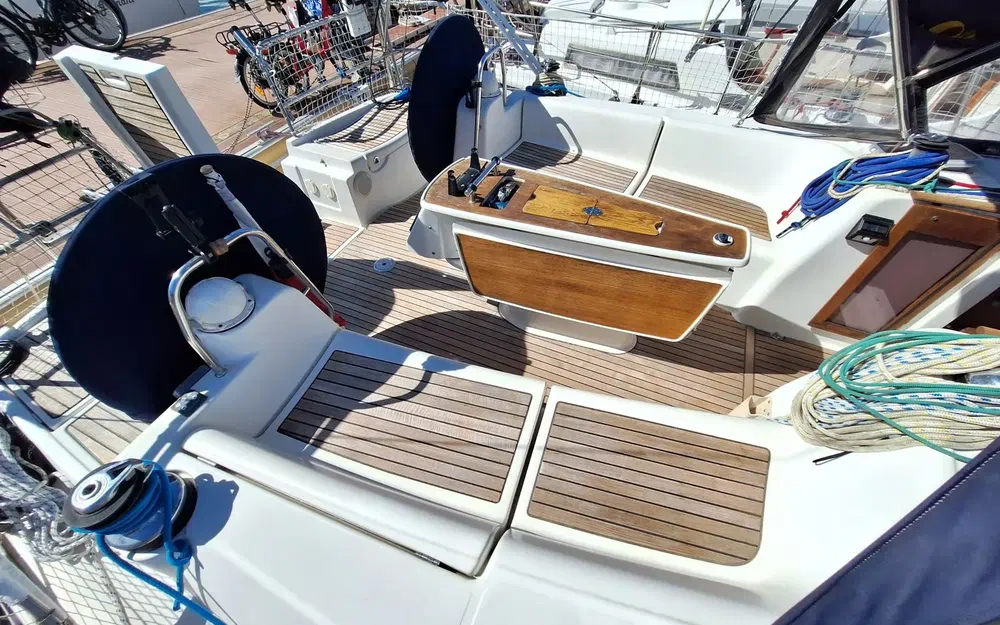slider 1 Beneteau Oceanis 40