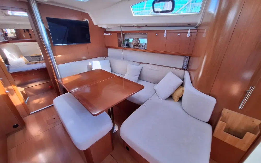 slider 3 Beneteau Oceanis 40