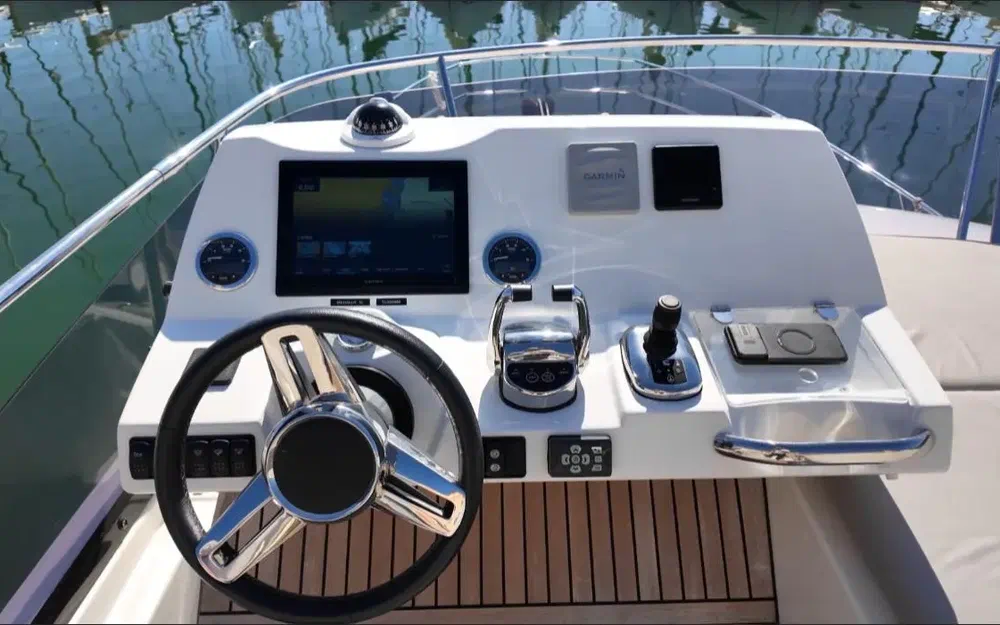 slider 7 Prestige Yachts 420 Fly