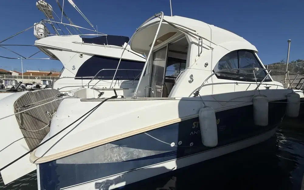 slider 0 Beneteau Antares 8 S