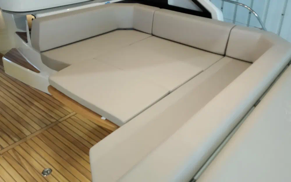 slider 11 Cranchi M 44 Hard Top